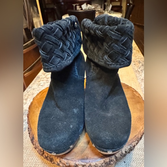 UGG Black Suede Leather Booties. Wooden heels. Size 7. GUC - Picture 13 of 13